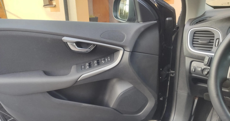 Volvo V40 cena 46000 przebieg: 74788, rok produkcji 2016 z Bierutów małe 466